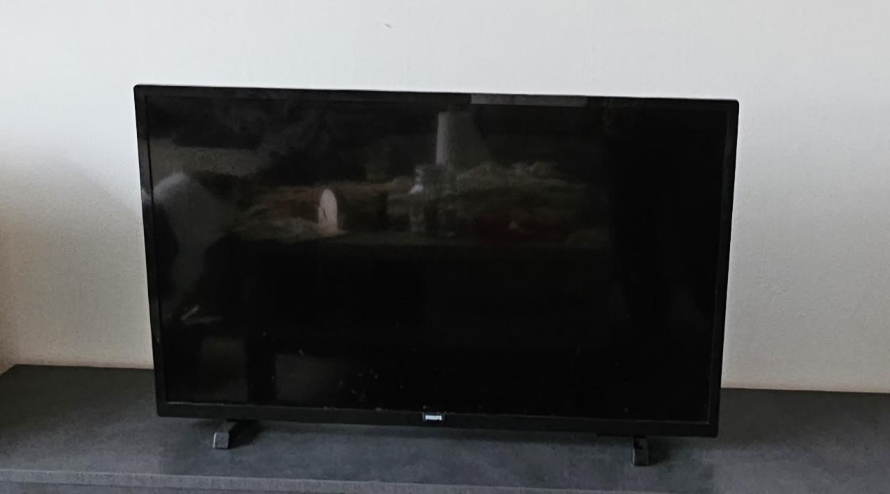 Philips 32” Full HD TV – 32PFS5803