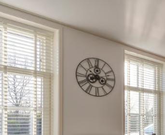 Metalen wandklok