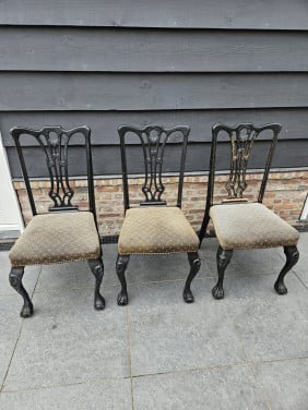 Zwarte stoelen