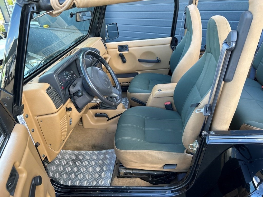 Jeep Wrangler sahara edition