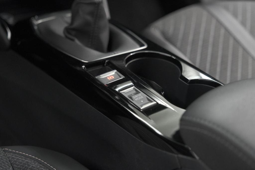 Peugeot 2008 puretech 100 allure | apple carplay | parkeersensoren | climat
