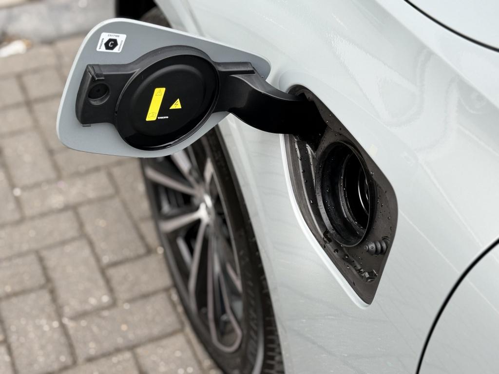 Volvo V60 t6 398pk recharge plus dark| adap.cruise| 360camera| trekaak