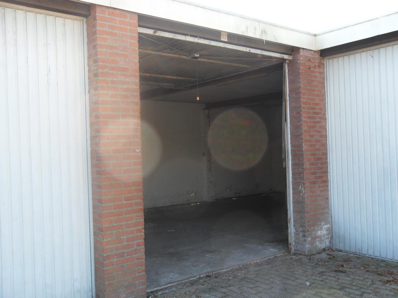 Te koop 3 dubbele garagebox in Oost-Souburg