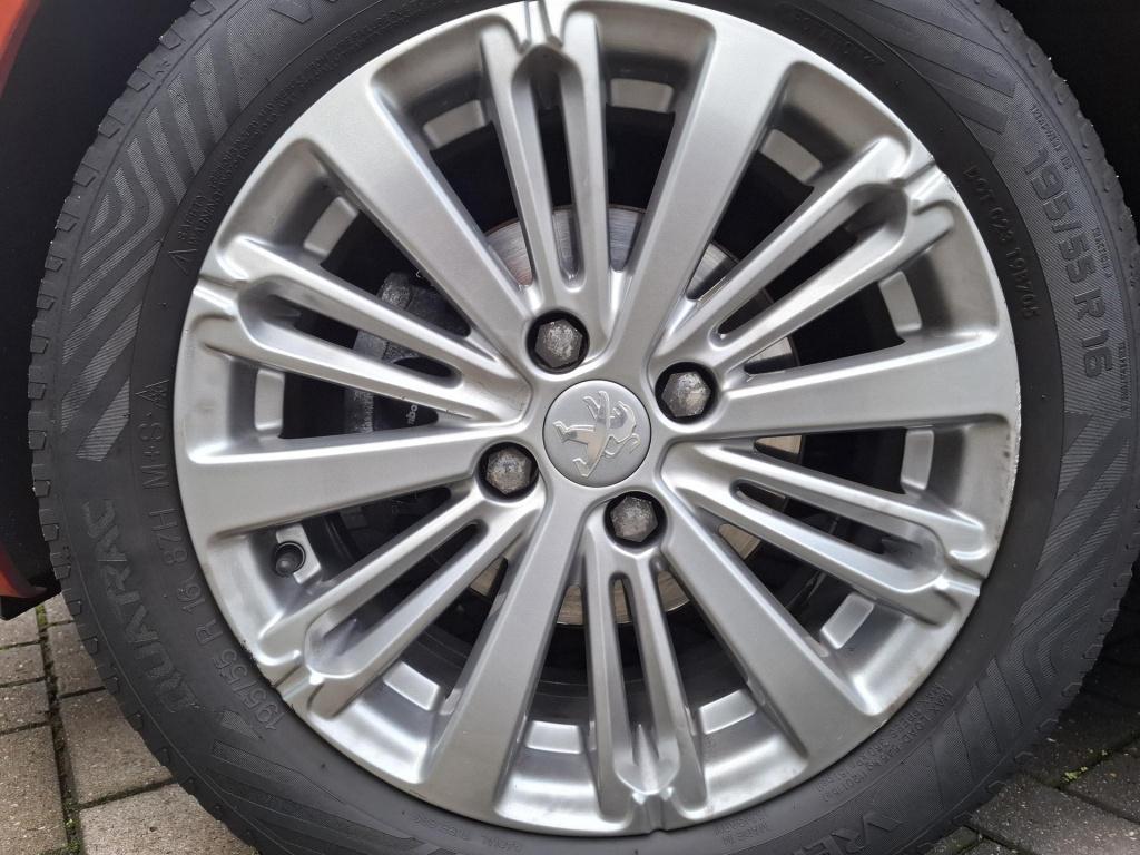 Peugeot 208 110 allure automaat eat6 nav/clima/lmv