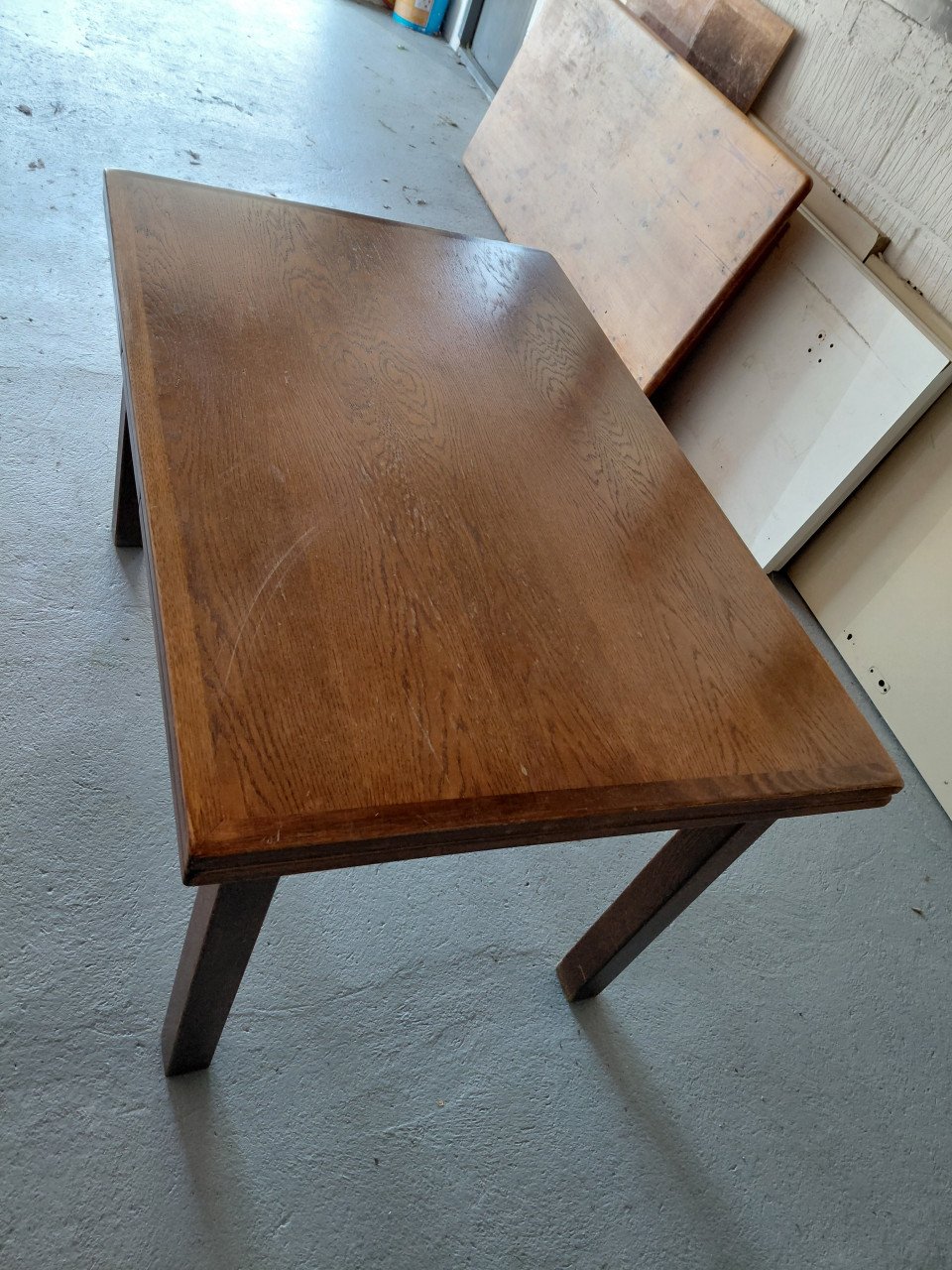 Uitschuifbare houten eettafel