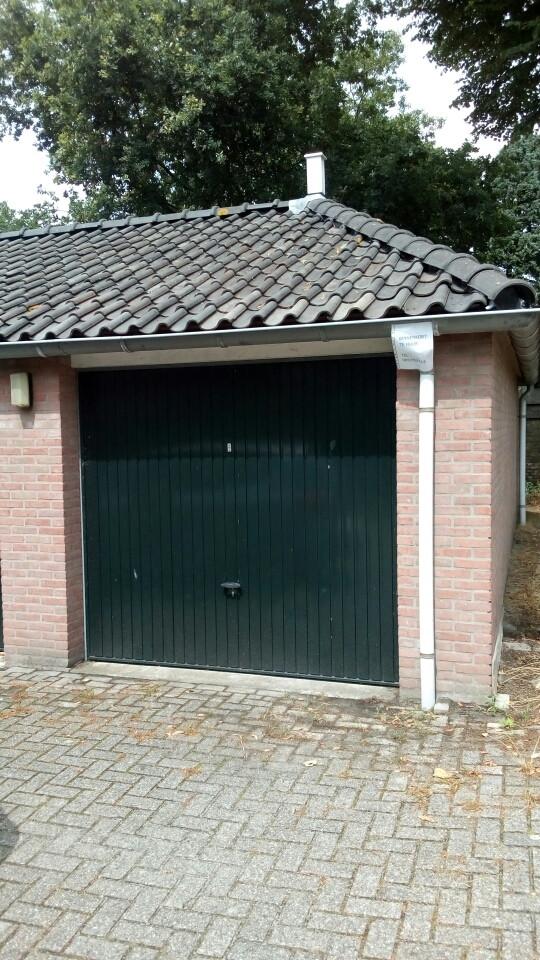 Garagebox met bergzolder te huur centrum Middelburg