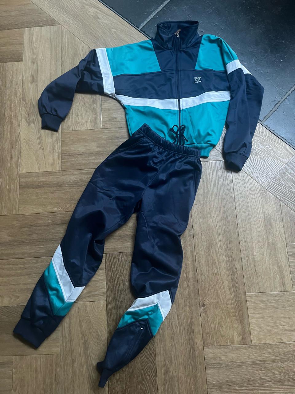 Retro trainingspak kind, voor bijv carnaval, mt 134