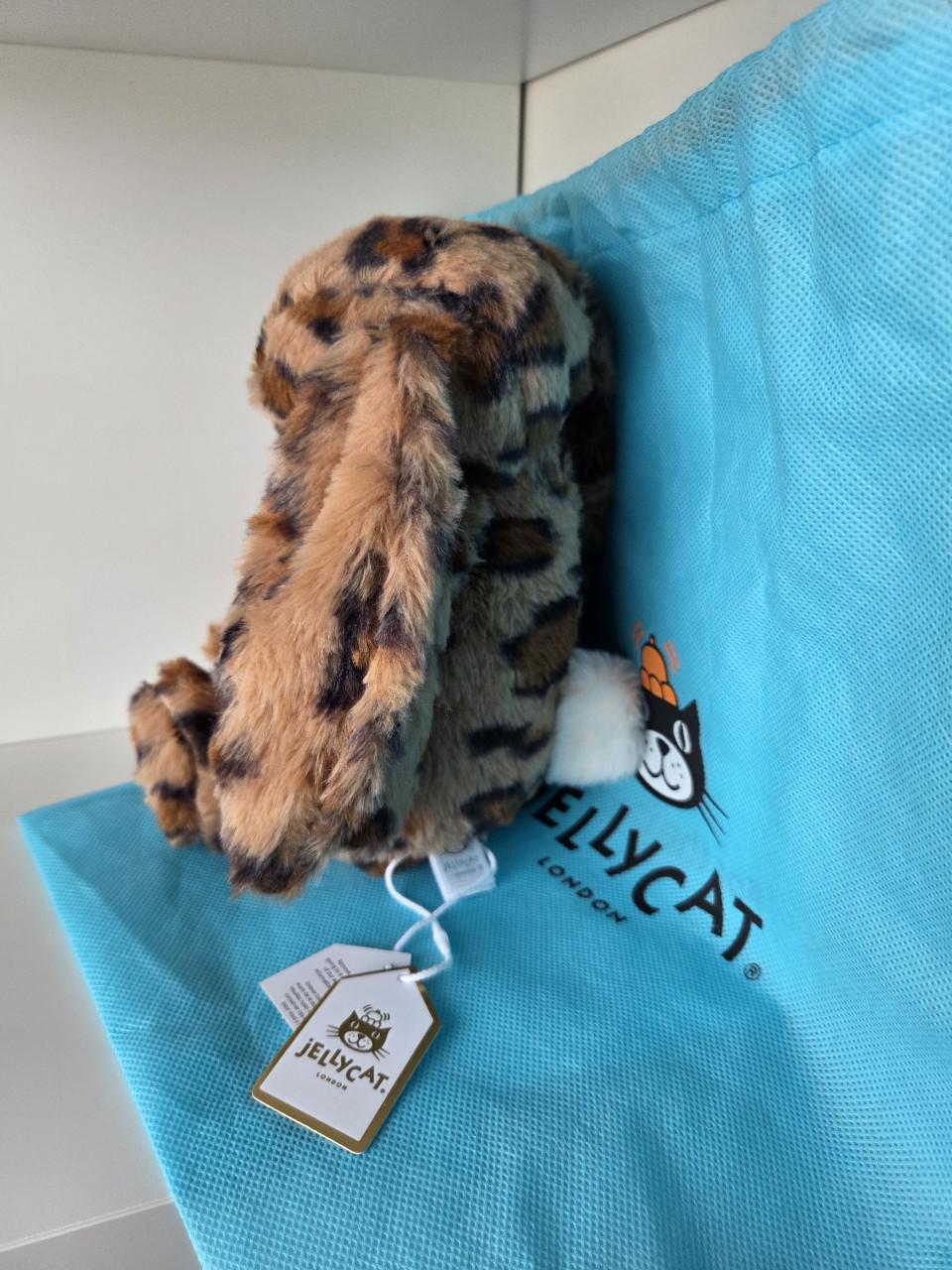 Bashful Bunny Cobblehop met Jellycat labels