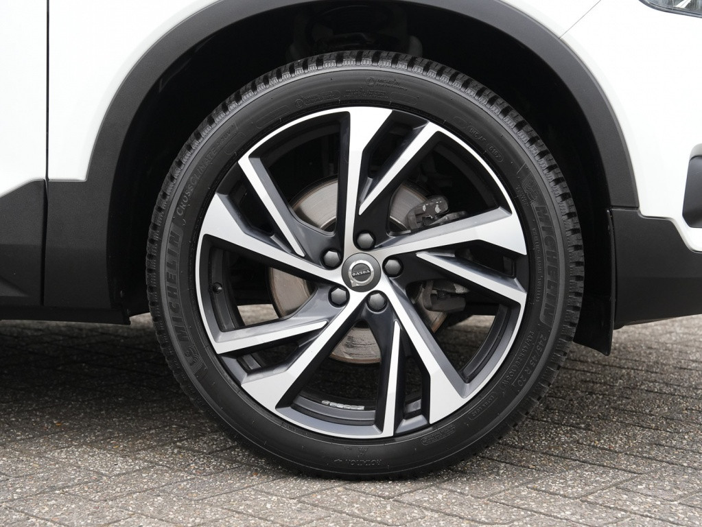 Volvo XC40 t4 190pk r-design| panodak| 360camera| 20''inch| navi| 2 zone cl