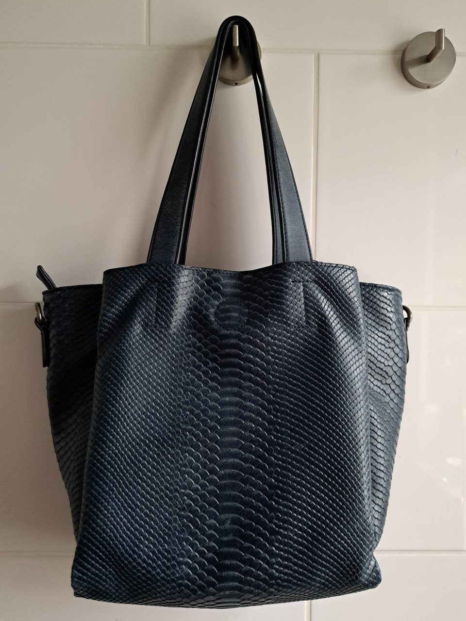 Stijlvolle donkerblauwe schoudertas met krokodillenlook
