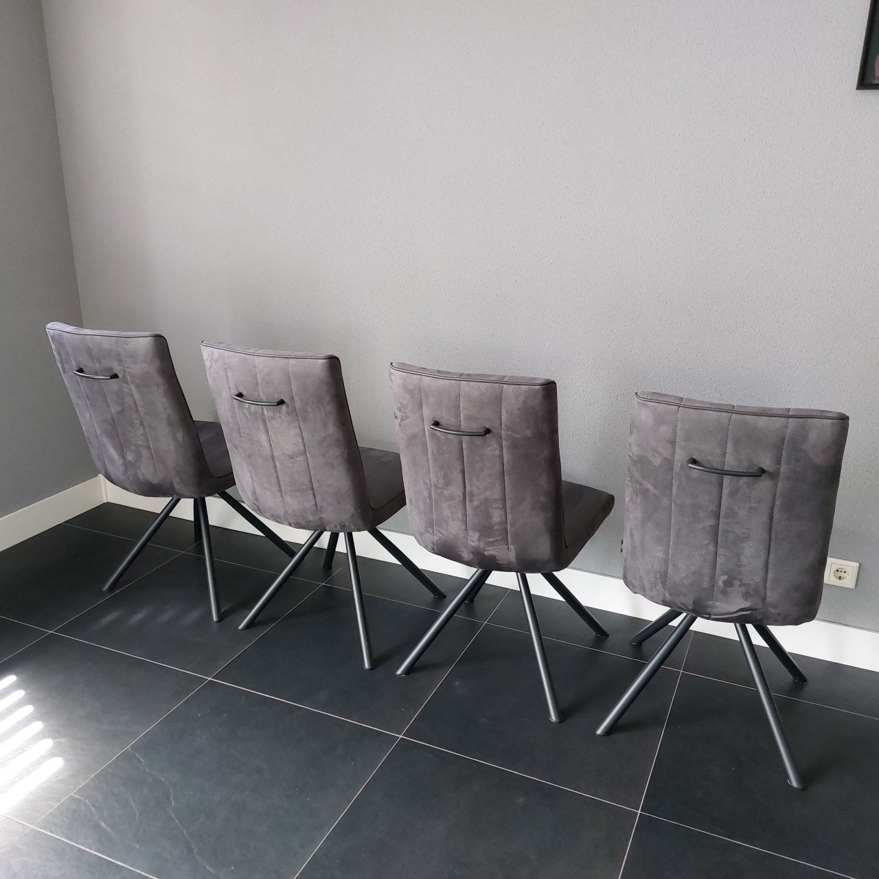 4 eetkamerstoelen Henders & Hazel antraciet met zwart metalen poten