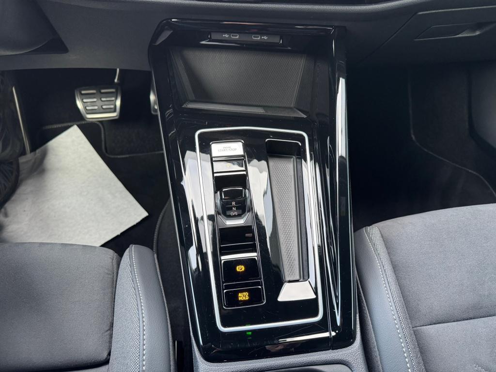 Volkswagen Golf 1.5 ehybrid 50 edition automaat , elektrische voorstoelen, 