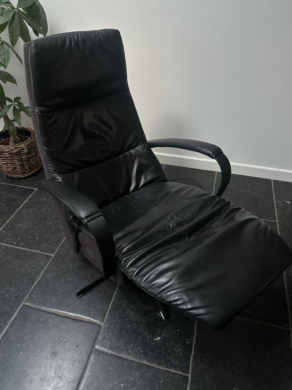Prominent Humberto Tan relax fauteuil, izgs