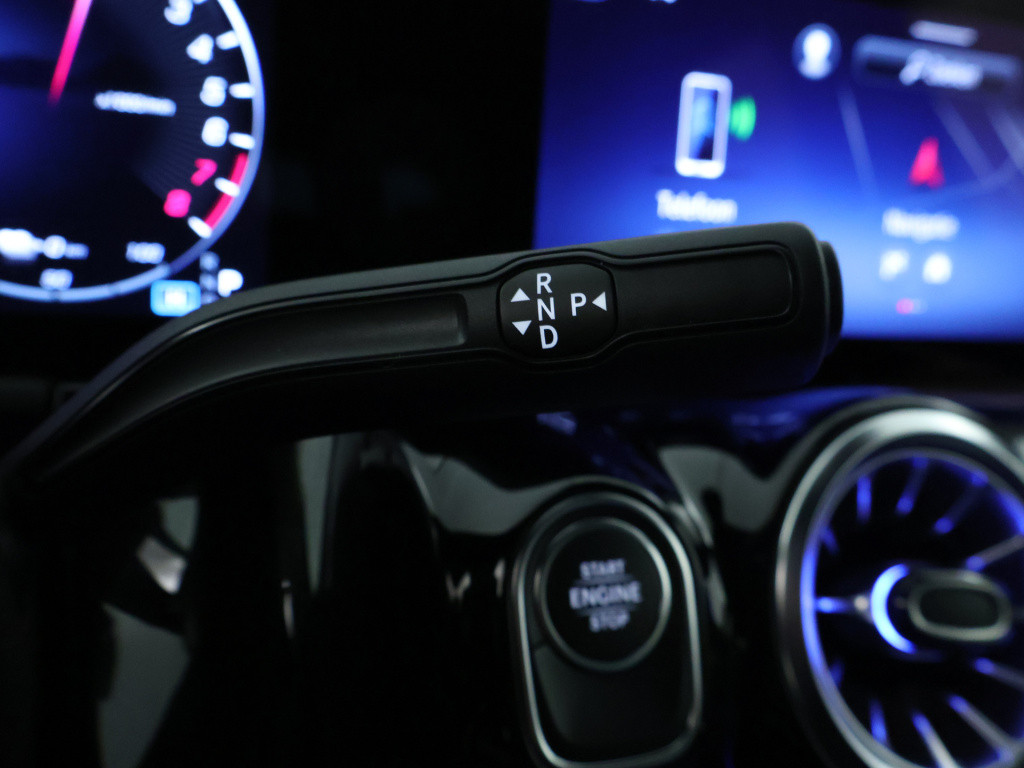 Mercedes-Benz Gla-klasse 250 e face lift plug-in hybride | dodehoek assist 
