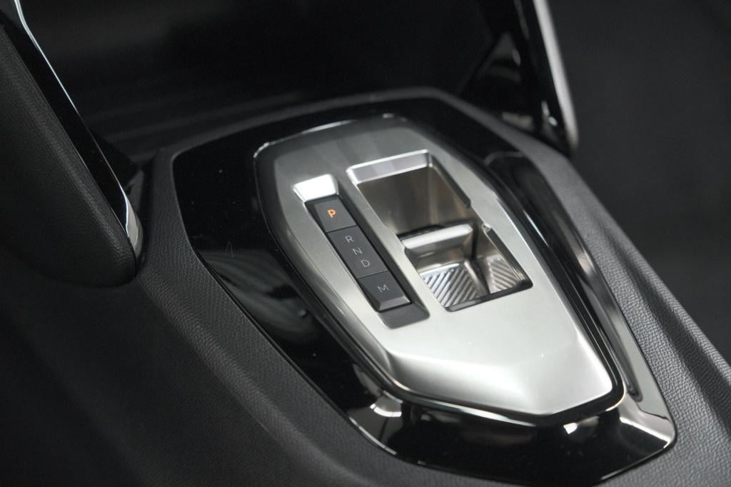 Peugeot 2008 puretech 130 active pack | trekhaak | camera | navigatie | par