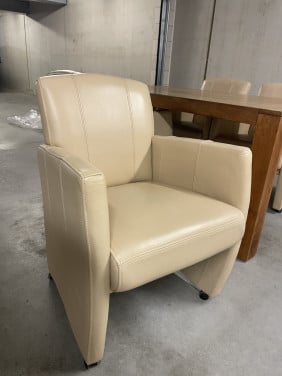 Tafel en stoelen