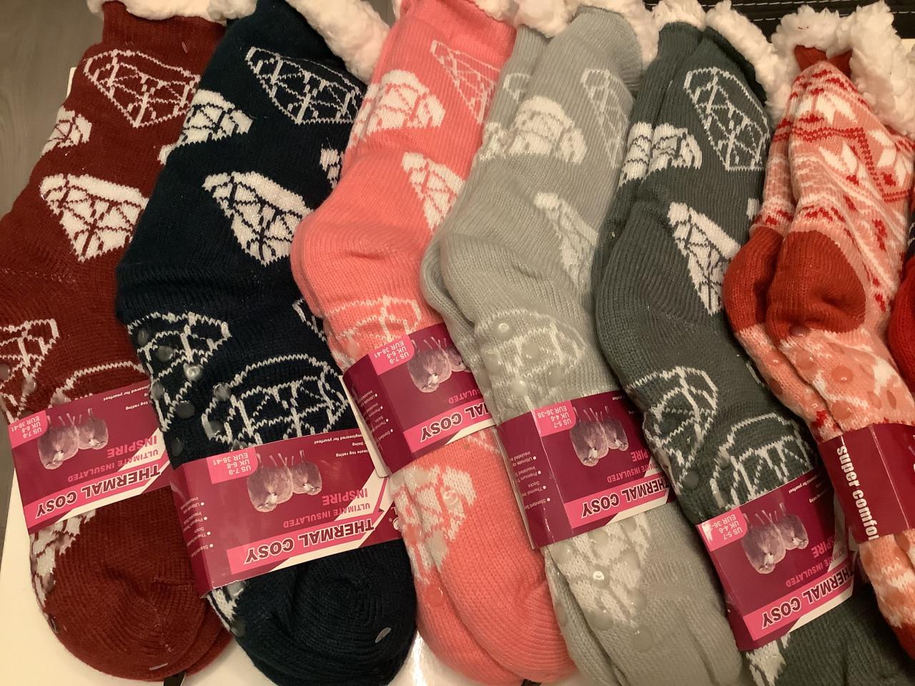 Partij leuke fluffy huissokken. ( partij 242)