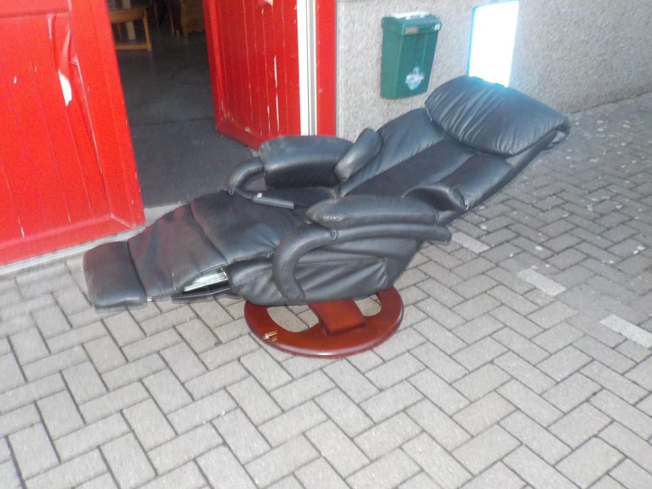 Mooie  kwaliteit leren draai relax fauteuil met 2 motoren in goede staat
