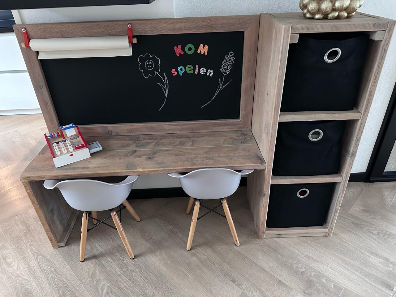Steigerhouten kinderbureau met krijtbord en magneetfunctie