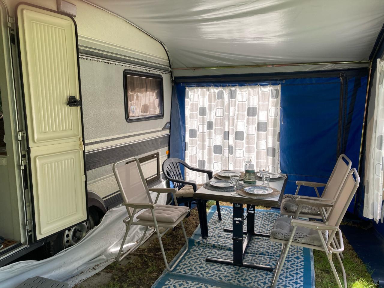 Hobby 400 met badkamer en rondzit