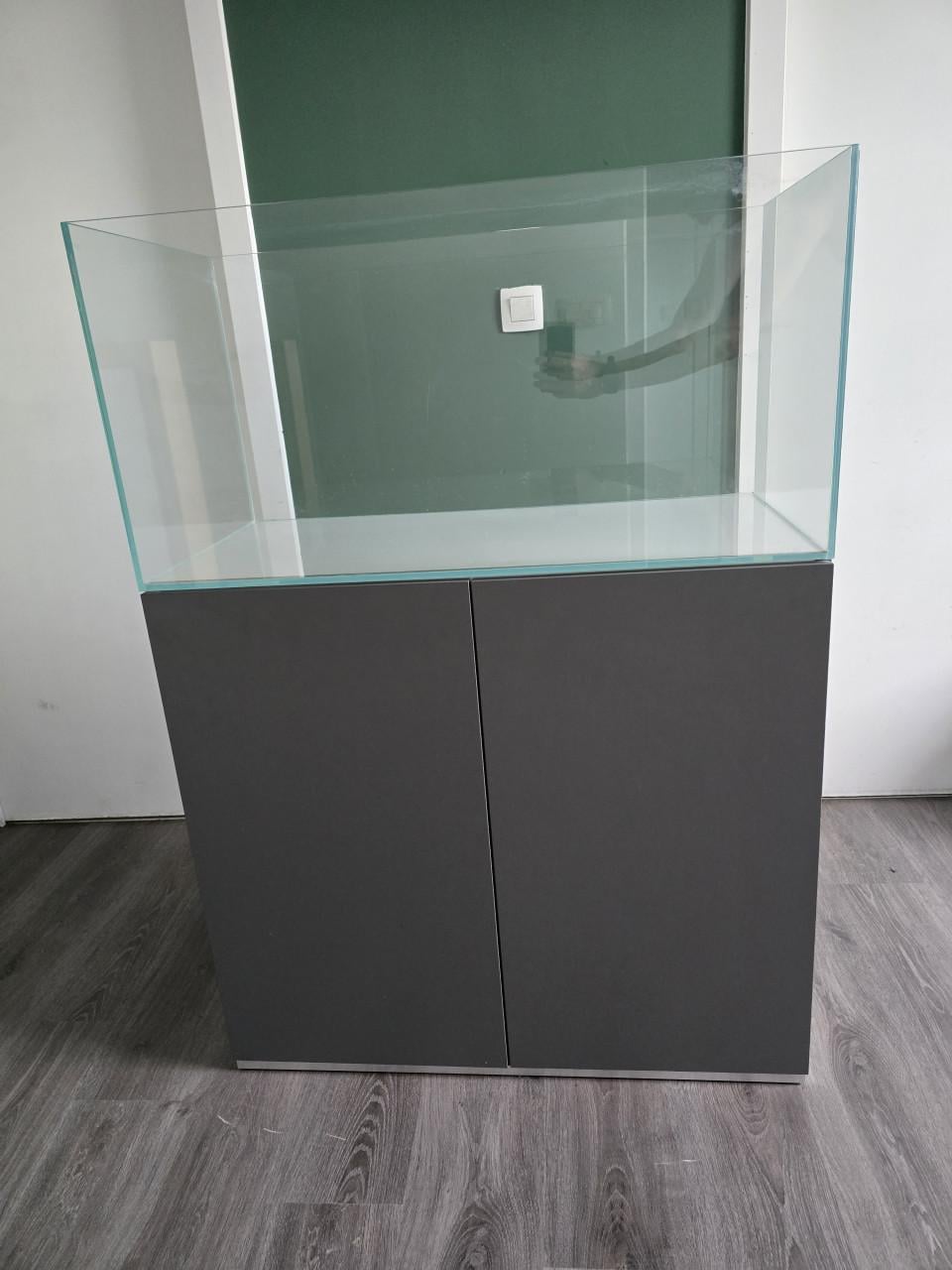 Aquarium 100 x 50 x 131 cm.