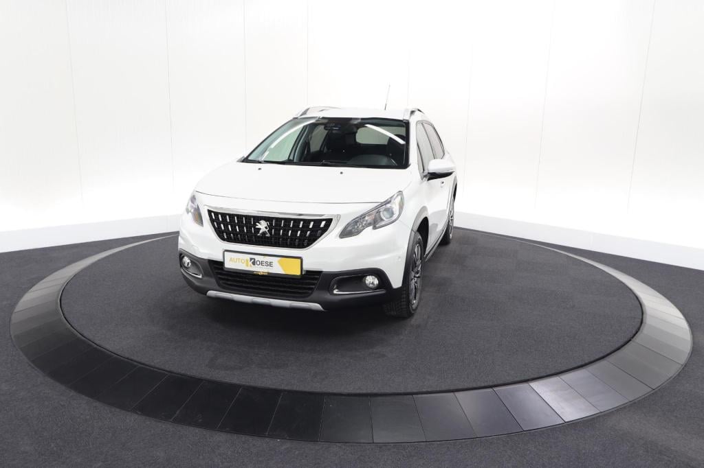 Peugeot 2008 puretech 110 eat6 allure | trekhaak | apple carplay | parkeers