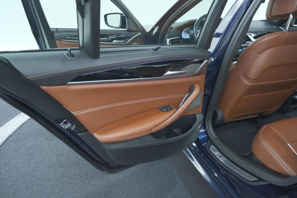 BMW 5 Serie 545e xdrive business edition plus | m sportpakket | driving ass