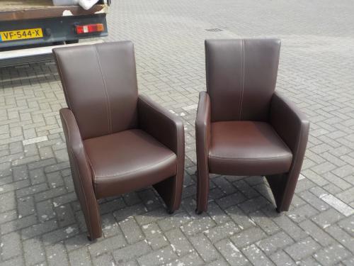 2 mooie kwaliterit leren bruine fauteuils setprijs 135 euro