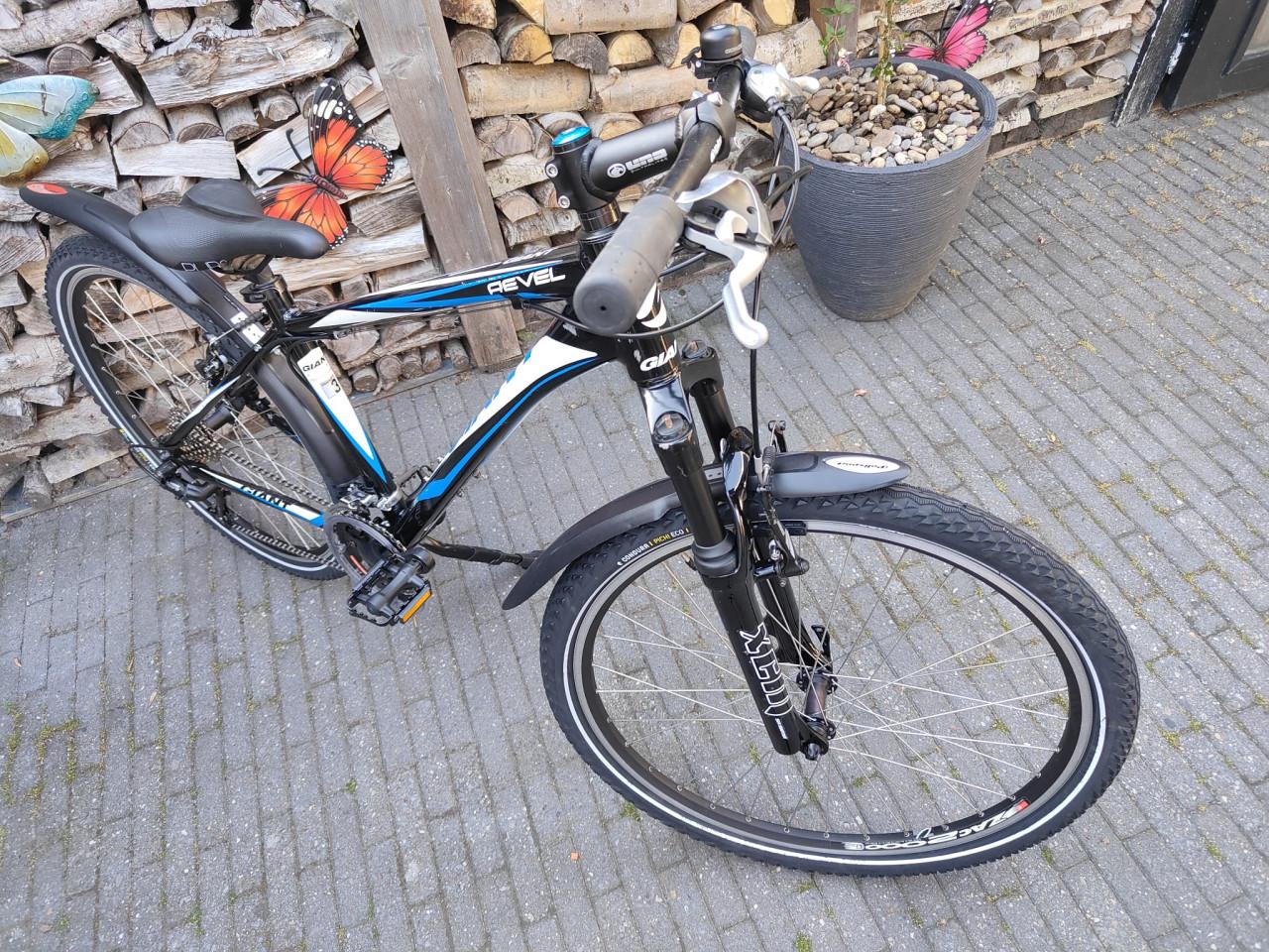 Giant Revel 26 inch mountainbike framemaat S 40 cm deore