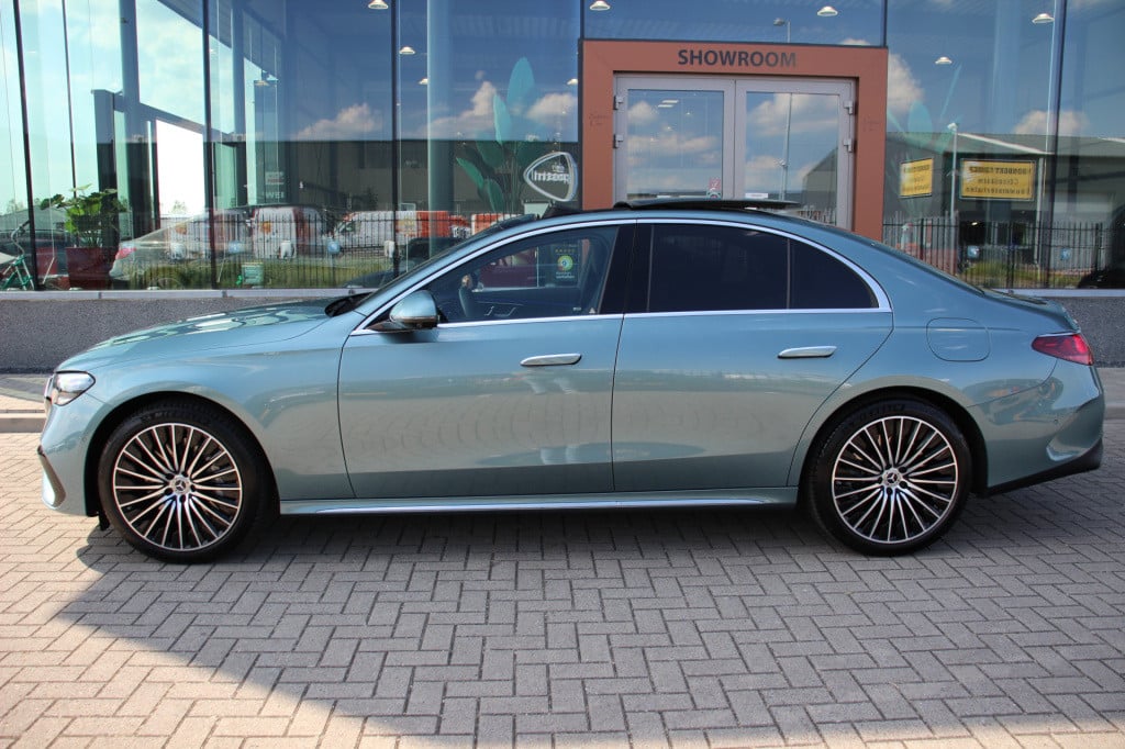 Mercedes-Benz E-Klasse 300 e amg line | superscreen | pano | burmester | 36