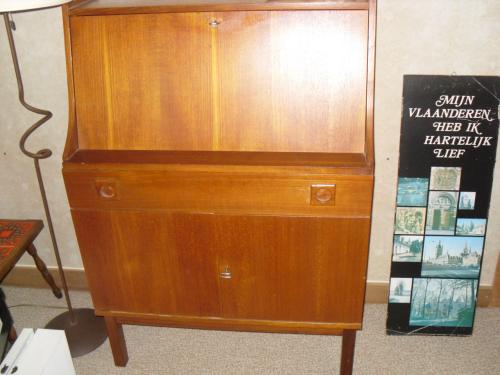 Bureau met klep
