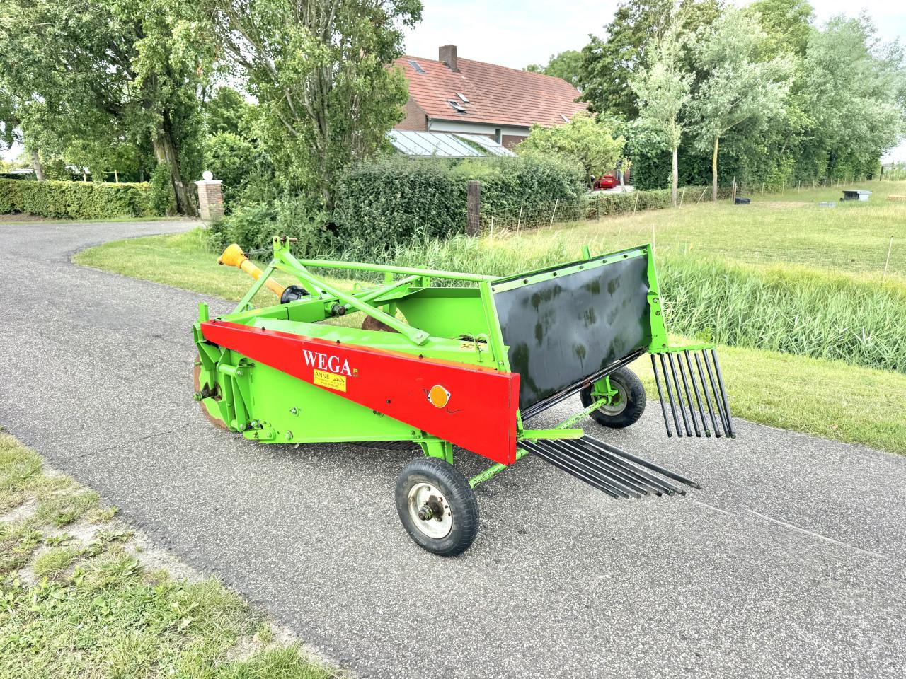 Unia Wega 1400 voorraadrooier