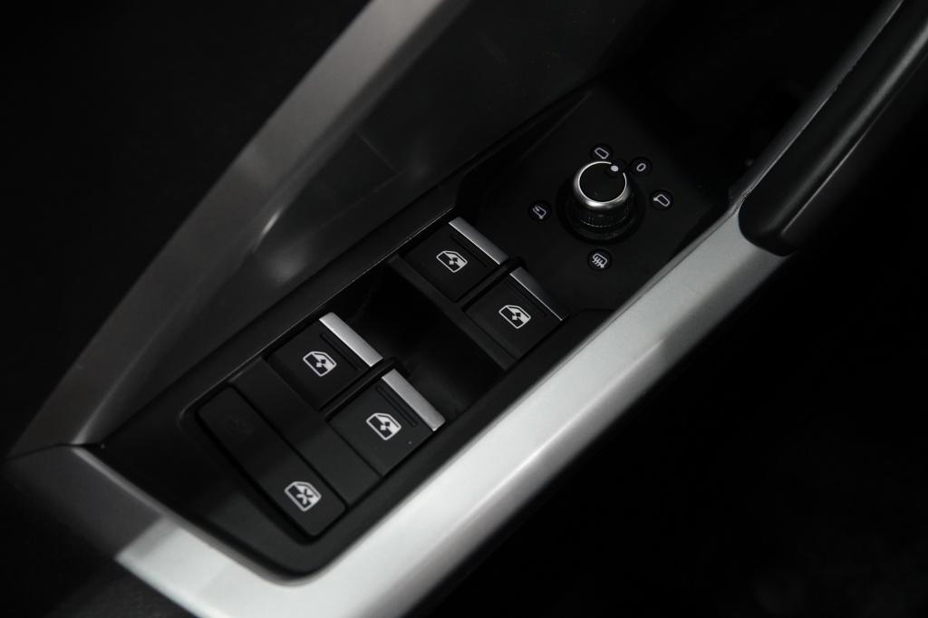 Audi Q3 35 tfsi s edition | pano | camera | stoelverw. |