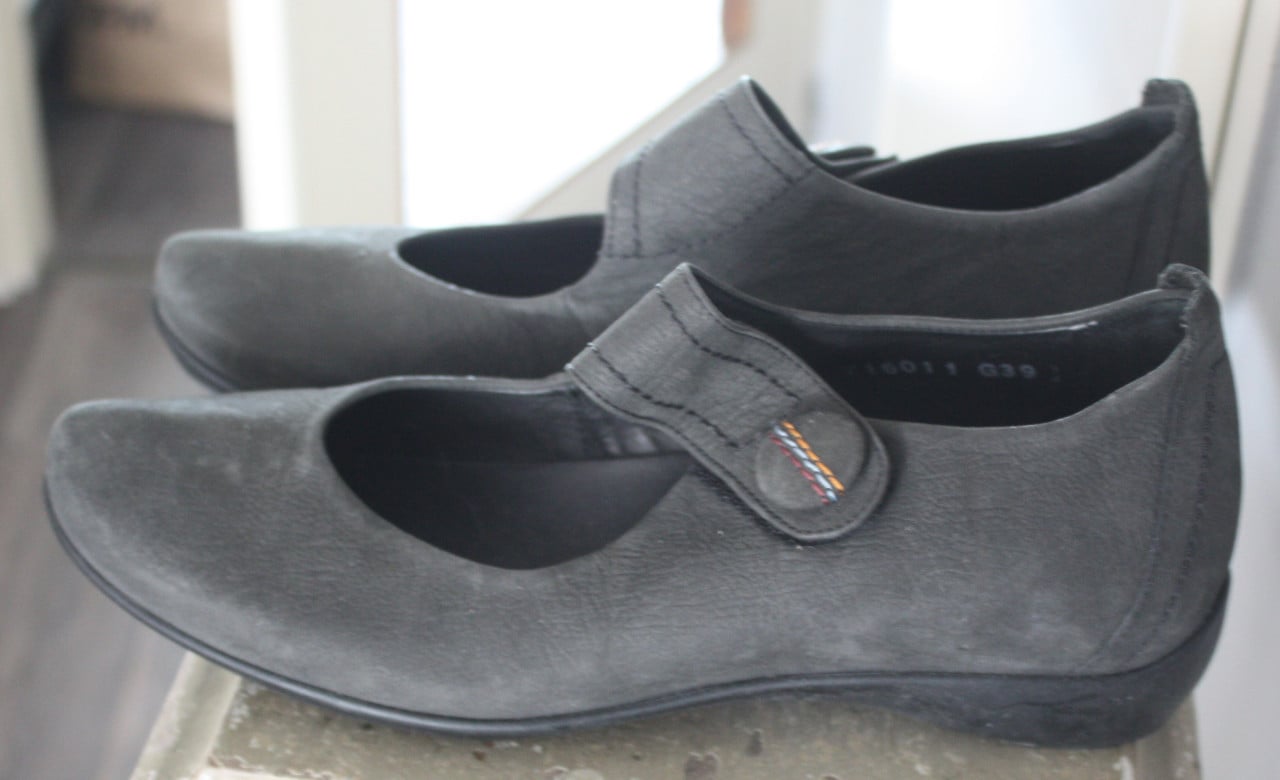 Nette grijze schoenen met klittenand  maat 39G