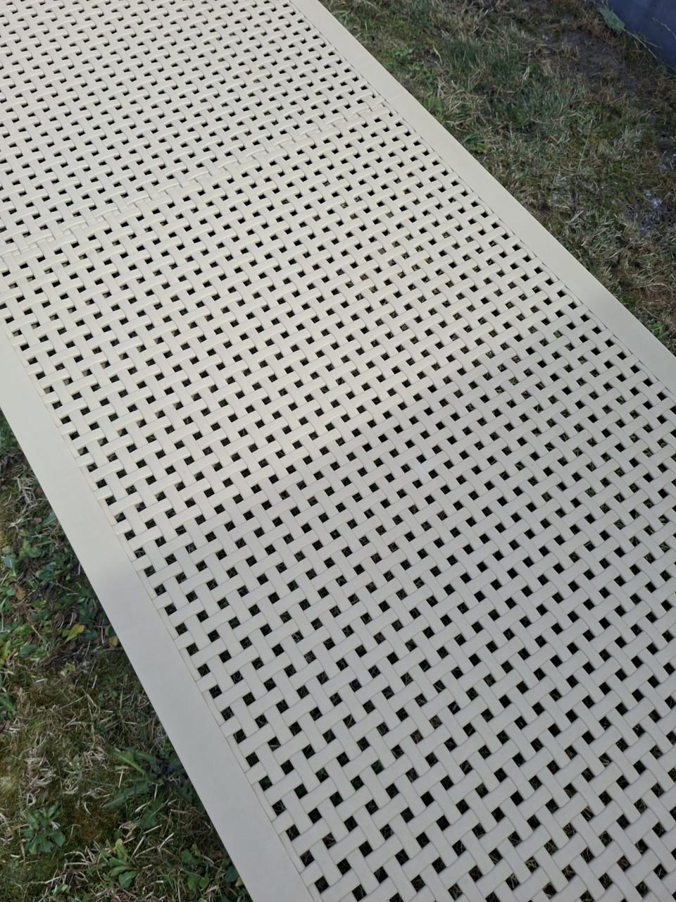 Mooi beige ligbed van Woood