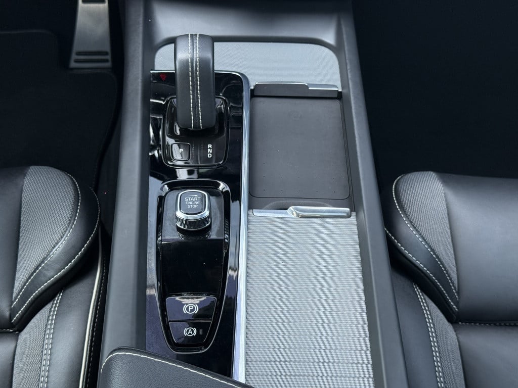Volvo XC60 t6 340pk recharge r-design| adap.cruise| panodak| 360camera
