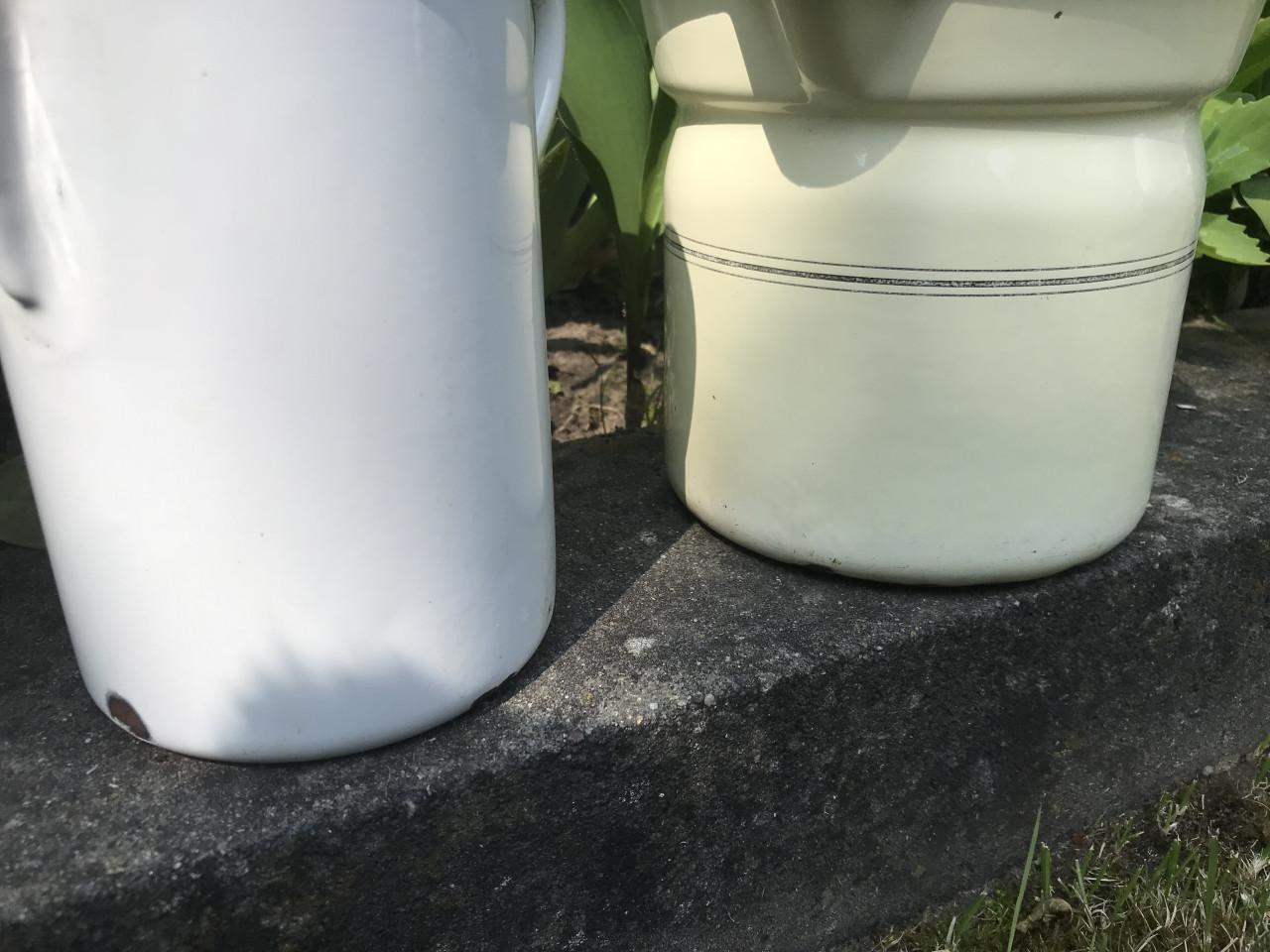 Emaille melk- / maatkannetjes (3 stuks)