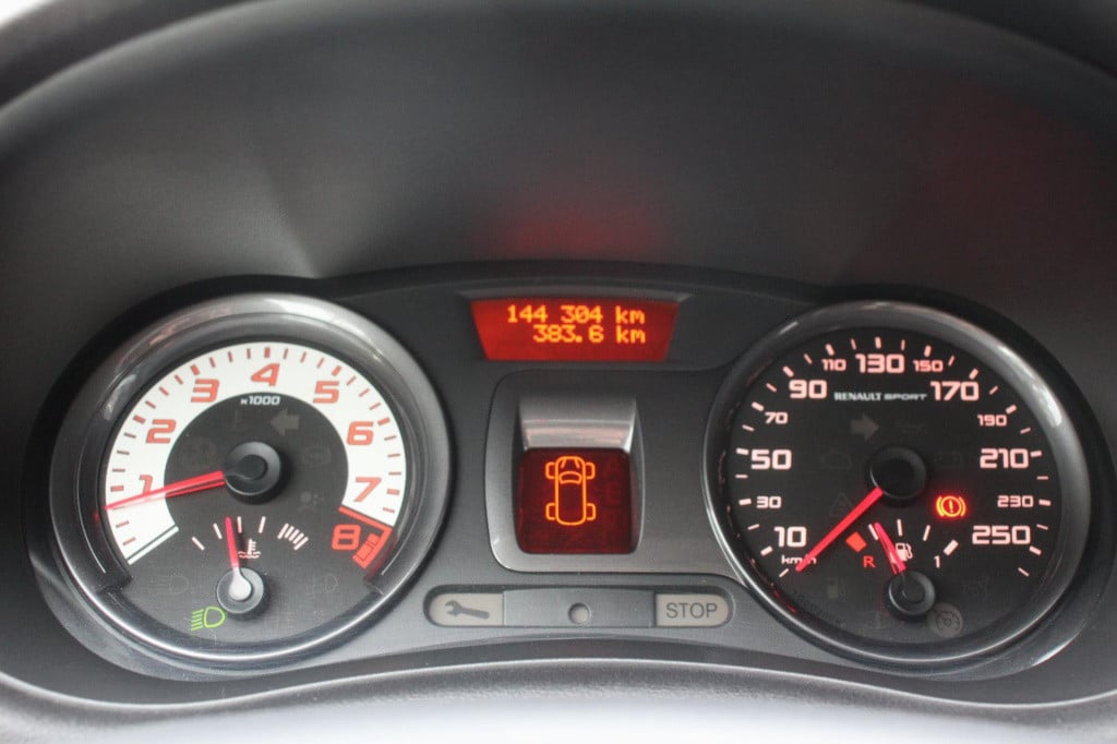 Renault Clio 2.0 rs - ange et demon 99/99 - akrapovic - recaro - shortshift