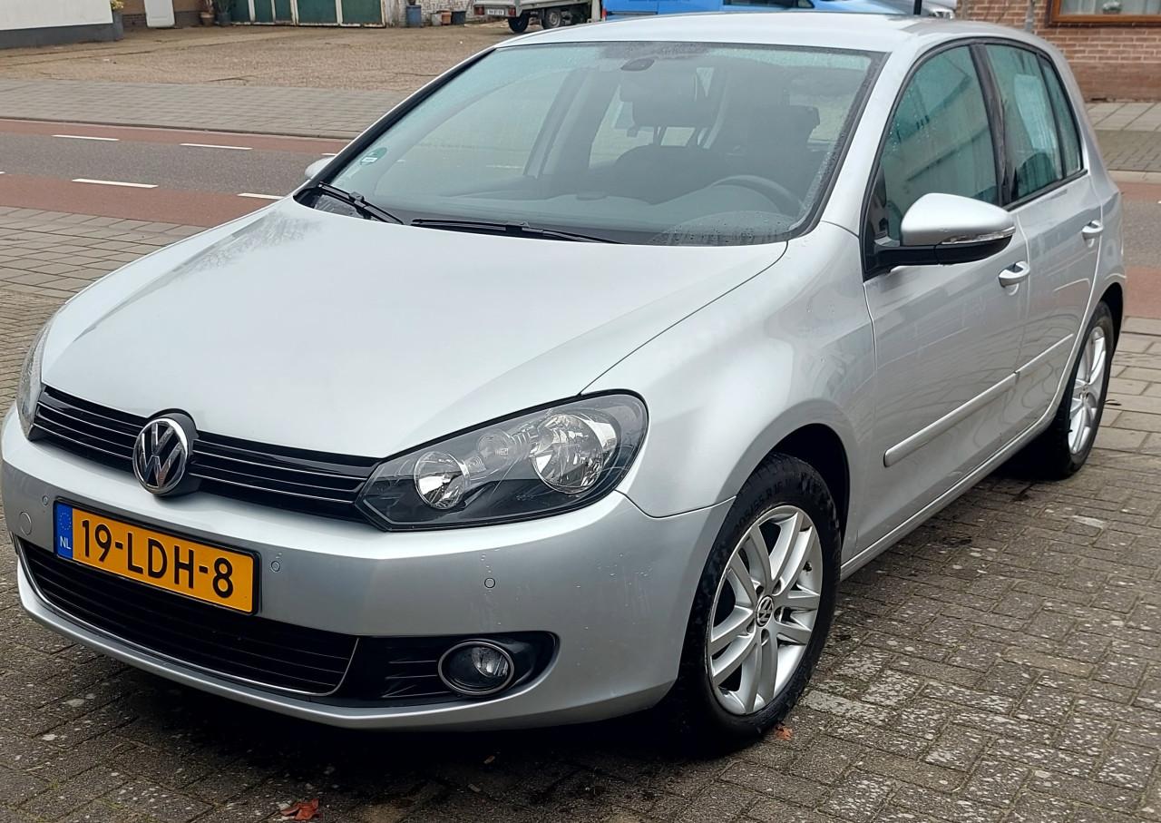 Golf 1.2 TSI  Automaat alcantara bekleding.  104 duizend Km. Gereserveerd .
