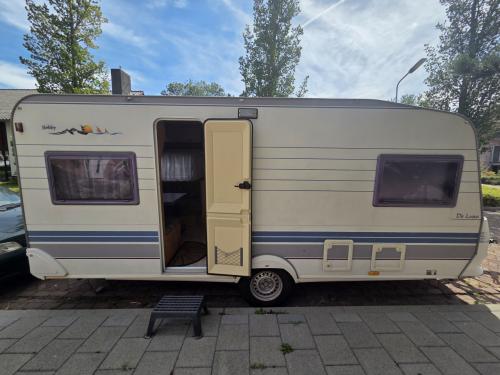 Hobby de luxe 495 met voortent en duitse papieren