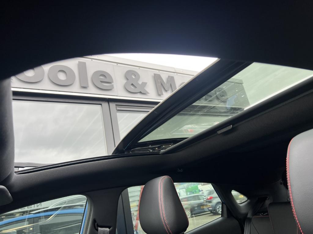 Ford Puma 1.0i ecoboost hybrid 125pk st-line x , panodak , adaptive cc, car