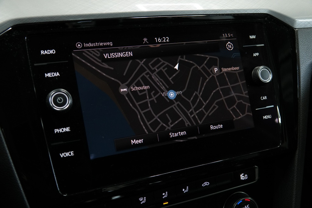 Volkswagen Passat 1.6 tdi | acc | carplay | camera | pdc |