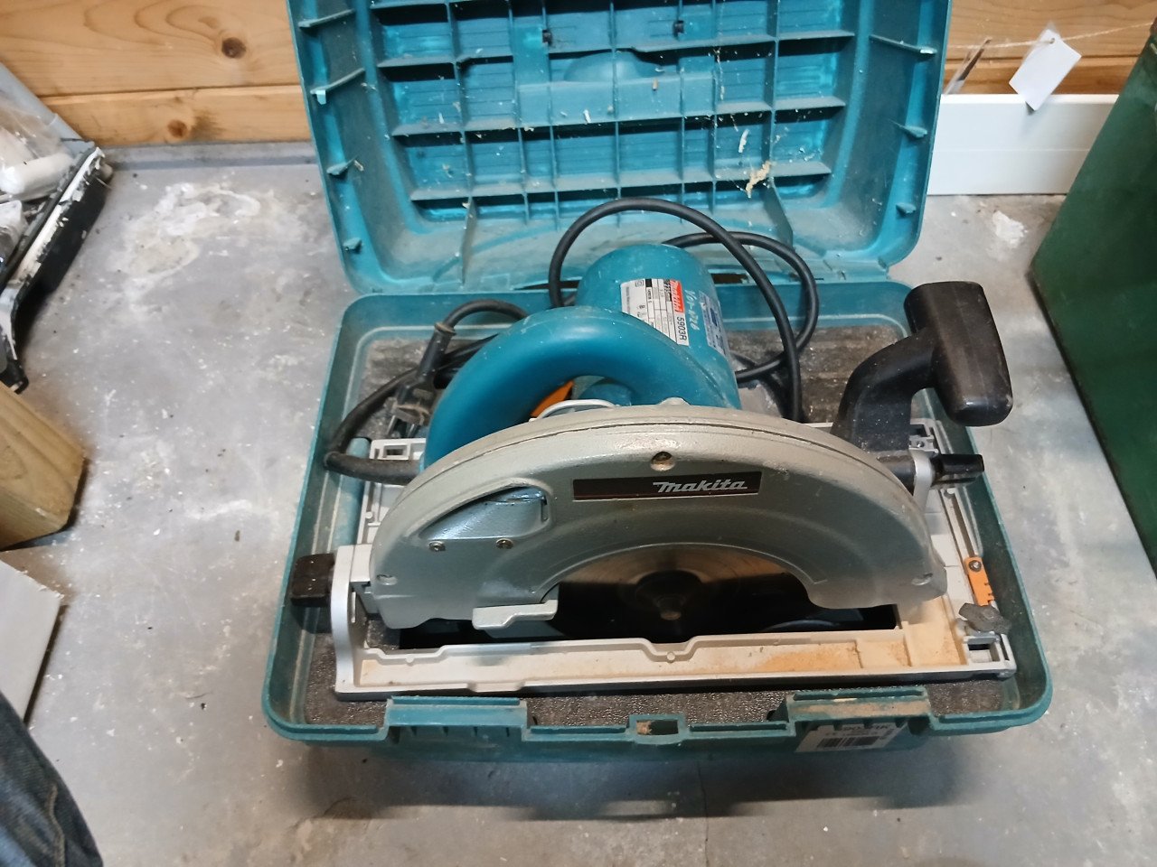 Makita cirkelzaag 2000 Watt in koffer te koop