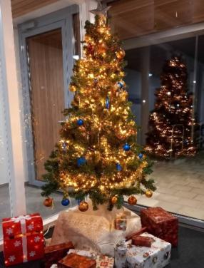 Kunstkerstboom 80 cm hoog.