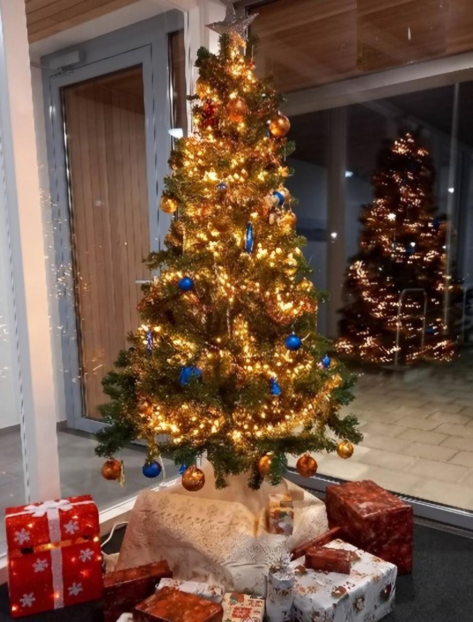 Kunstkerstboom 80 cm hoog.