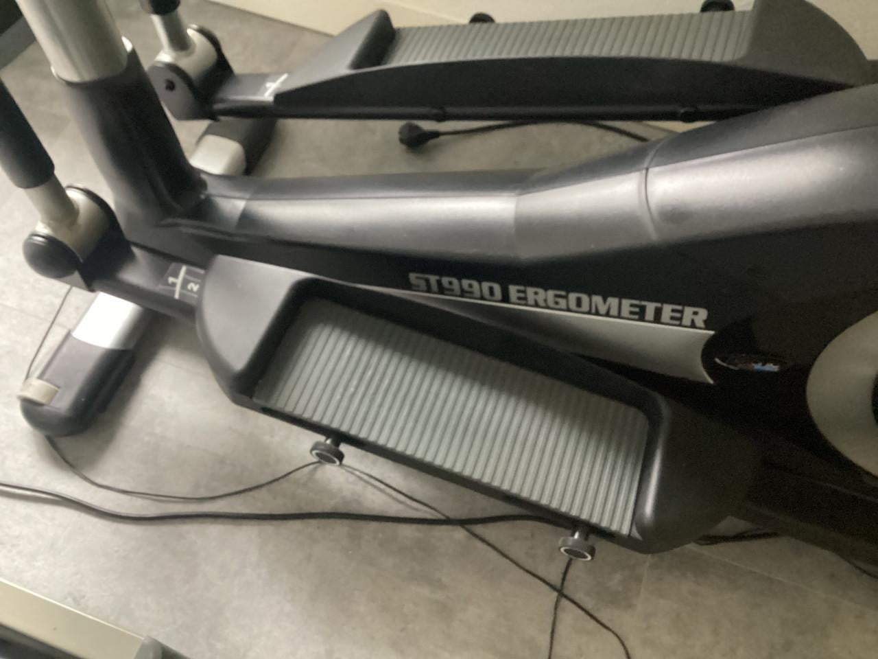 Infinity ST990 elliptical crosstrainer semi-professional