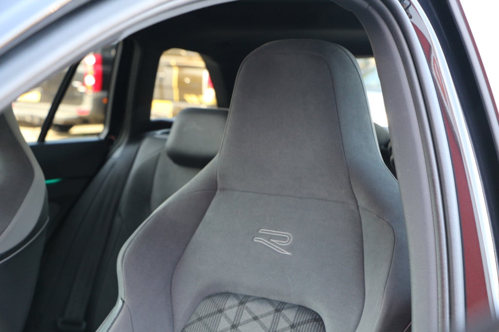Volkswagen Golf variant 1.5 etsi 150pk r-line black style | panodak | harma