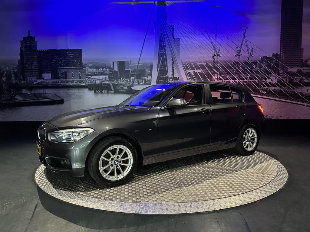 BMW 1 Serie 116i executive *pdcv&a*navi*trekhaak*
