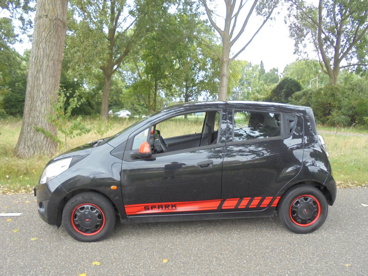 Spark 1.0-16V,leuke sportieve auto aflevering vol jaar Apk 139.142 Km N.A.P