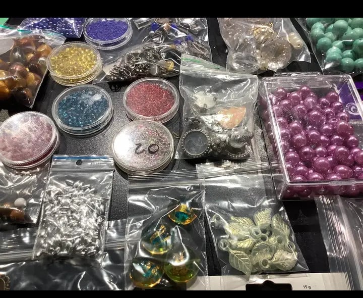 Grote partij om sieraden te maken